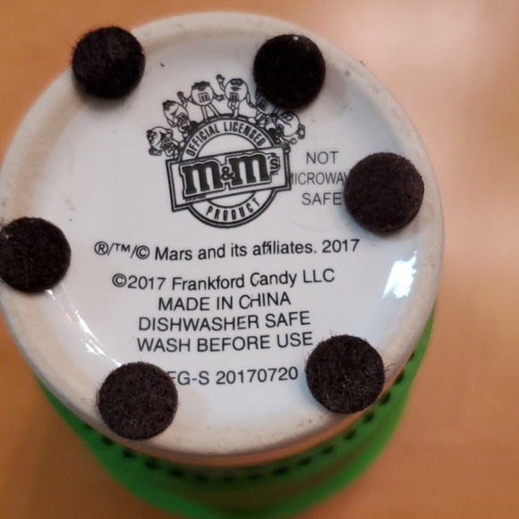 M&M's Ceramic Cup w/ Rubber Lid - Picture 4 of 4